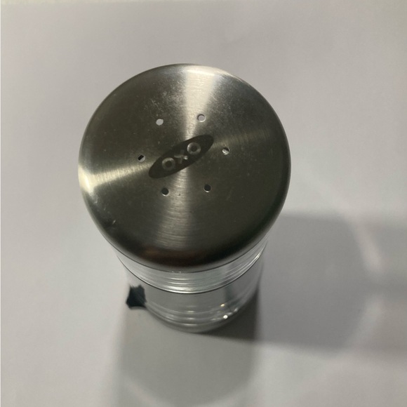 OXO Grinder Shaker - Picture 2 of 3